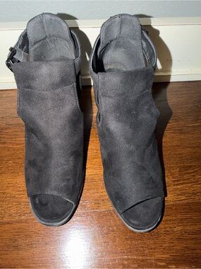 🎉Reneeze Black Suede Open-Toe Mule shoes size 7